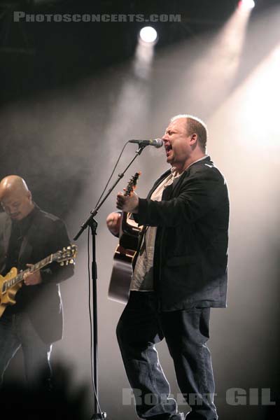 PIXIES - 2005-08-25 - SAINT CLOUD - Domaine National - Grande Scene - Joey Santiago - Charles Michael Kittridge Thompson